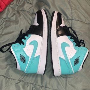 Big Kids’ Jordan 1 Sneakers *NEVER WORN*